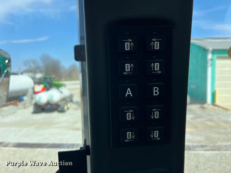 image for item LD9358 2014 RoGator RG1100 spreader