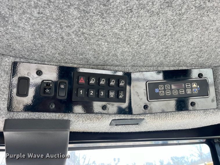 image for item LD9358 2014 RoGator RG1100 spreader