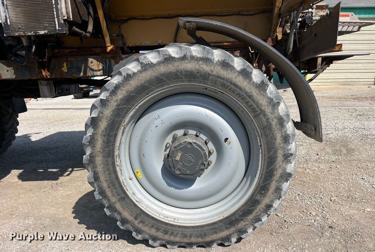 image for item LD9358 2014 RoGator RG1100 spreader
