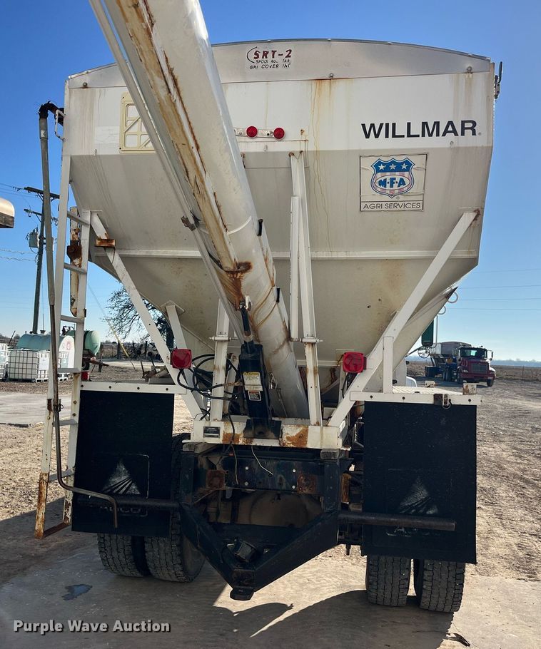 image for item LD9985 1991 GMC TopKick fertilizer delivery truck