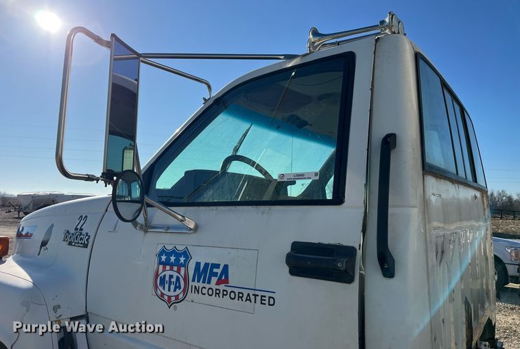 image for item LD9985 1991 GMC TopKick fertilizer delivery truck