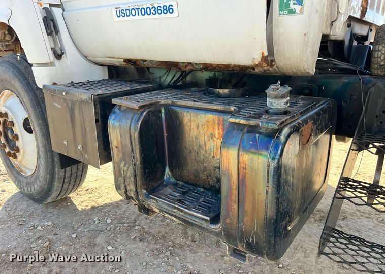 image for item LD9985 1991 GMC TopKick fertilizer delivery truck