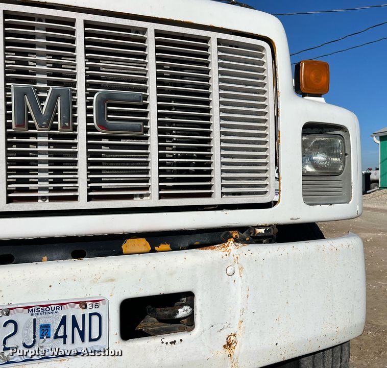 image for item LD9985 1991 GMC TopKick fertilizer delivery truck