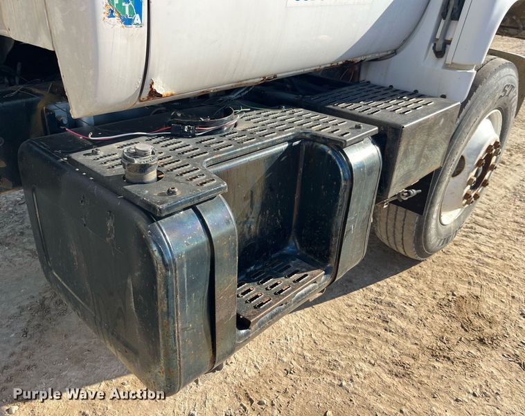 image for item LD9985 1991 GMC TopKick fertilizer delivery truck