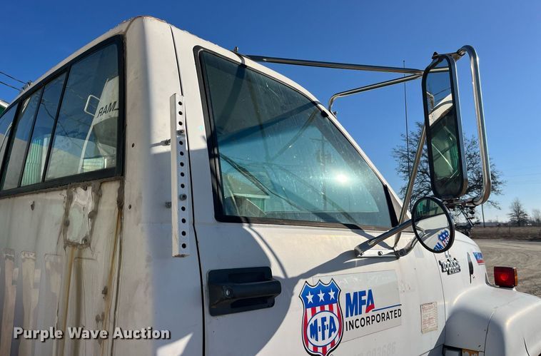 image for item LD9985 1991 GMC TopKick fertilizer delivery truck