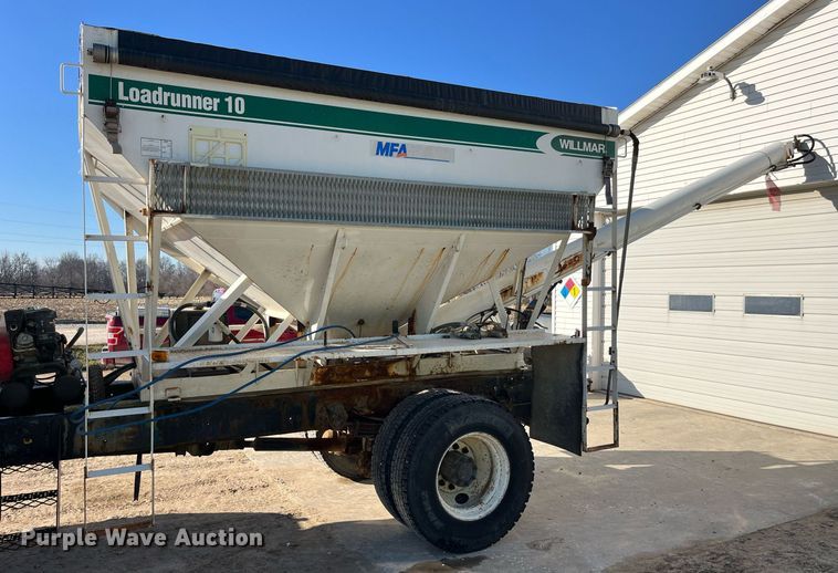 image for item LD9985 1991 GMC TopKick fertilizer delivery truck