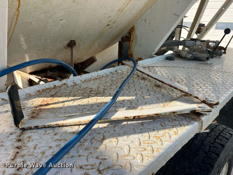 image for item LD9985 1991 GMC TopKick fertilizer delivery truck