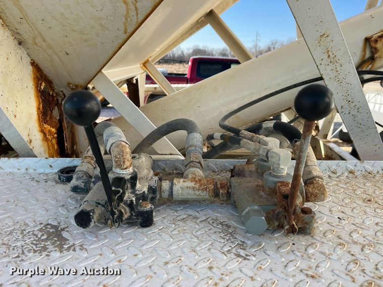 image for item LD9985 1991 GMC TopKick fertilizer delivery truck