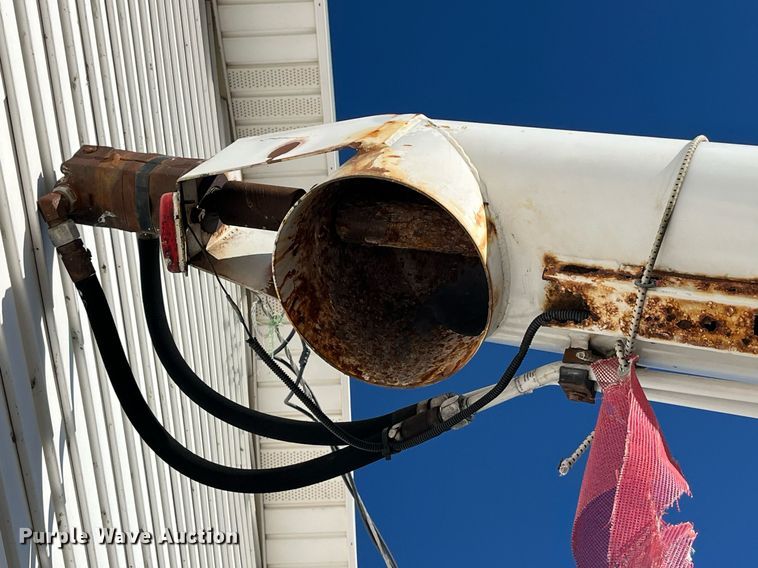 image for item LD9985 1991 GMC TopKick fertilizer delivery truck