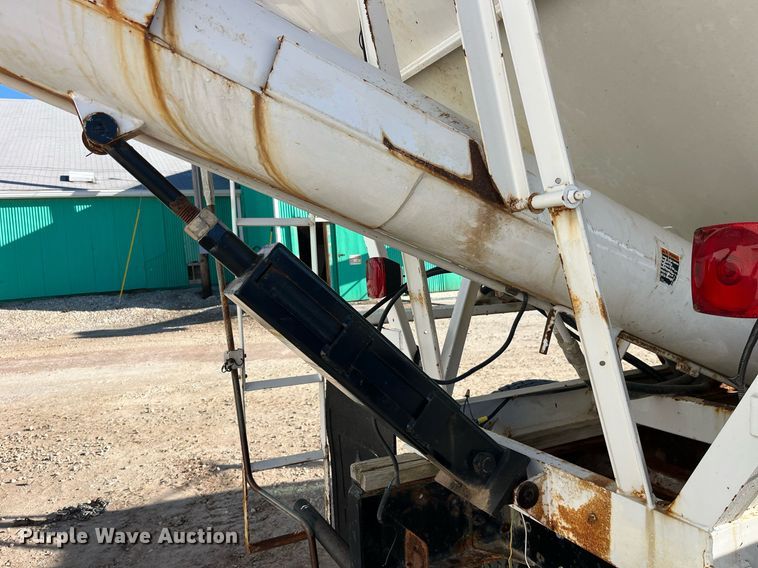 image for item LD9985 1991 GMC TopKick fertilizer delivery truck