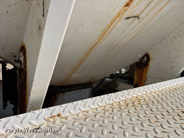 image for item LD9985 1991 GMC TopKick fertilizer delivery truck