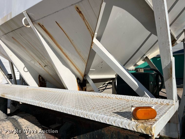 image for item LD9985 1991 GMC TopKick fertilizer delivery truck