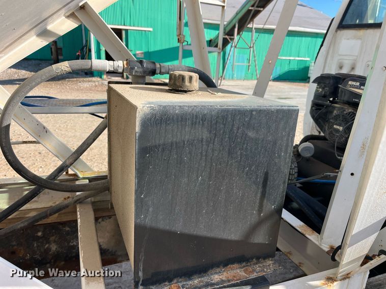 image for item LD9985 1991 GMC TopKick fertilizer delivery truck