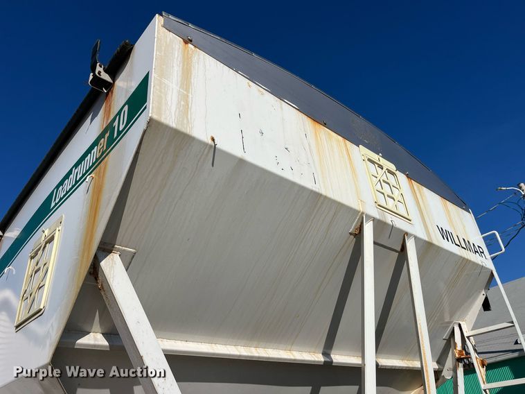 image for item LD9985 1991 GMC TopKick fertilizer delivery truck