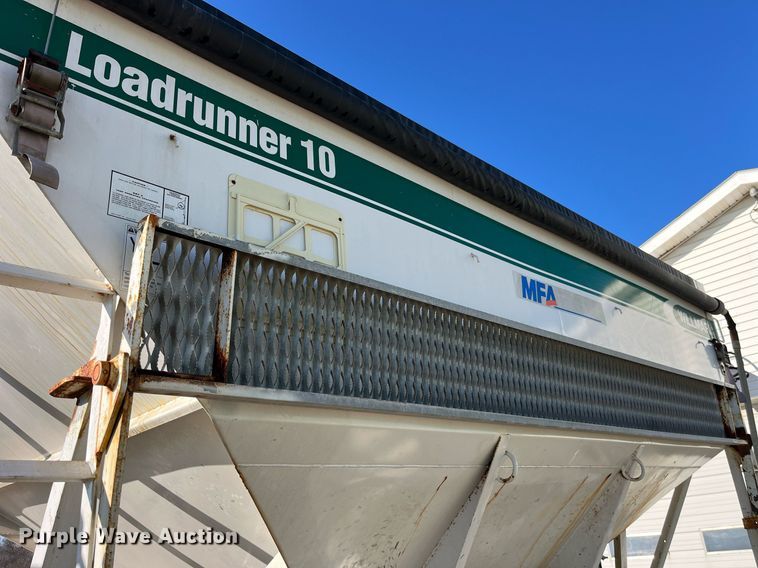 image for item LD9985 1991 GMC TopKick fertilizer delivery truck