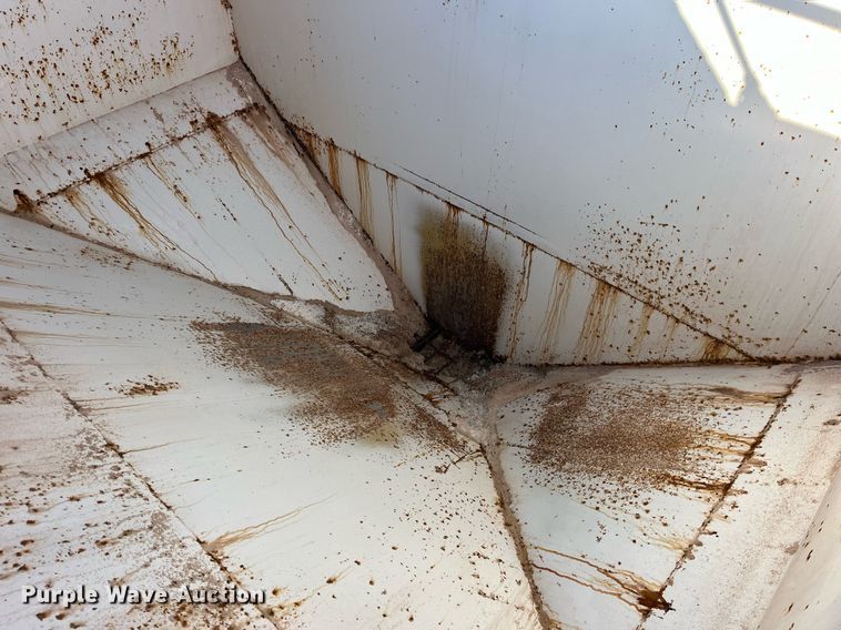 image for item LD9985 1991 GMC TopKick fertilizer delivery truck