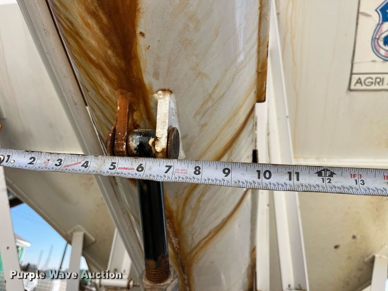 image for item LD9985 1991 GMC TopKick fertilizer delivery truck