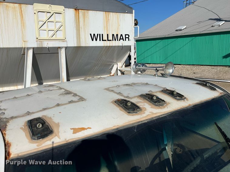 image for item LD9985 1991 GMC TopKick fertilizer delivery truck