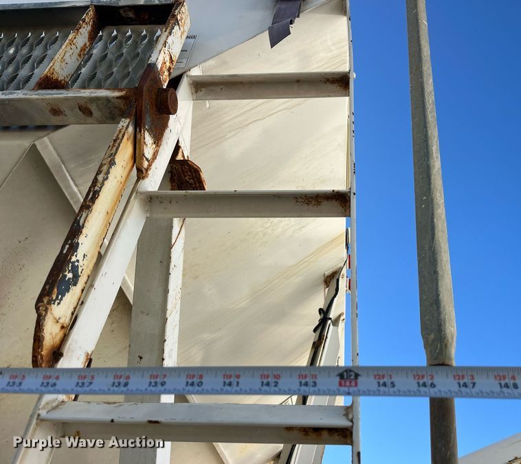 image for item LD9985 1991 GMC TopKick fertilizer delivery truck