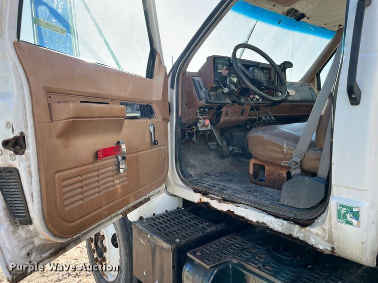 image for item LD9985 1991 GMC TopKick fertilizer delivery truck