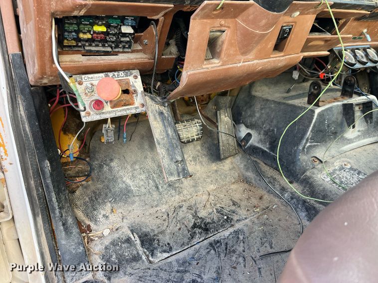 image for item LD9985 1991 GMC TopKick fertilizer delivery truck