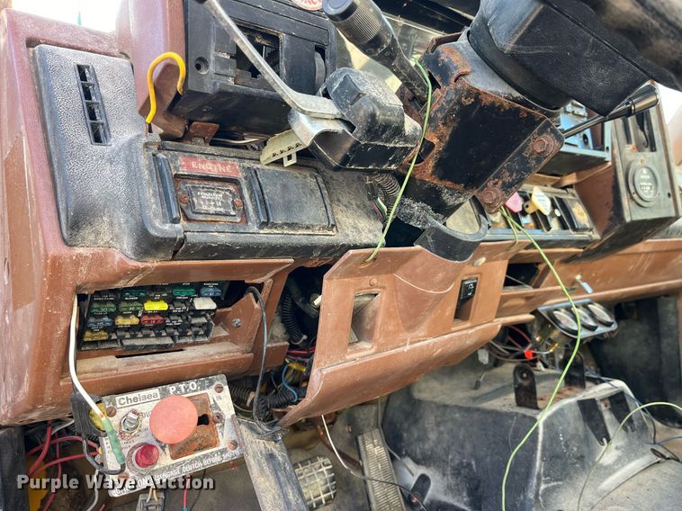 image for item LD9985 1991 GMC TopKick fertilizer delivery truck