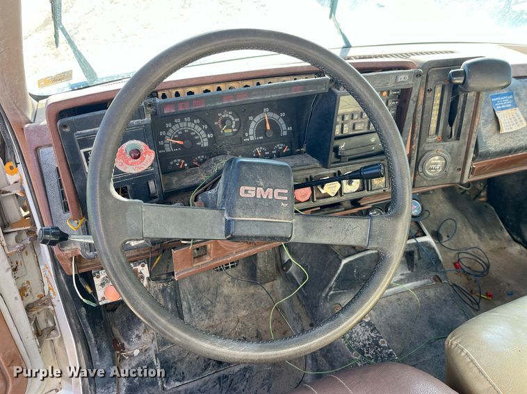 image for item LD9985 1991 GMC TopKick fertilizer delivery truck