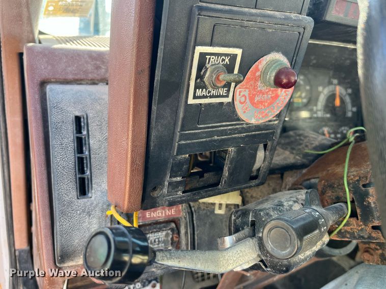 image for item LD9985 1991 GMC TopKick fertilizer delivery truck