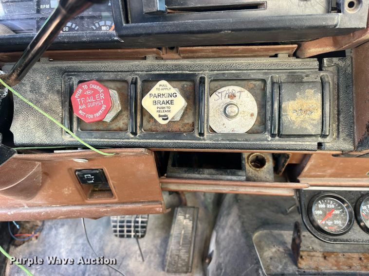 image for item LD9985 1991 GMC TopKick fertilizer delivery truck