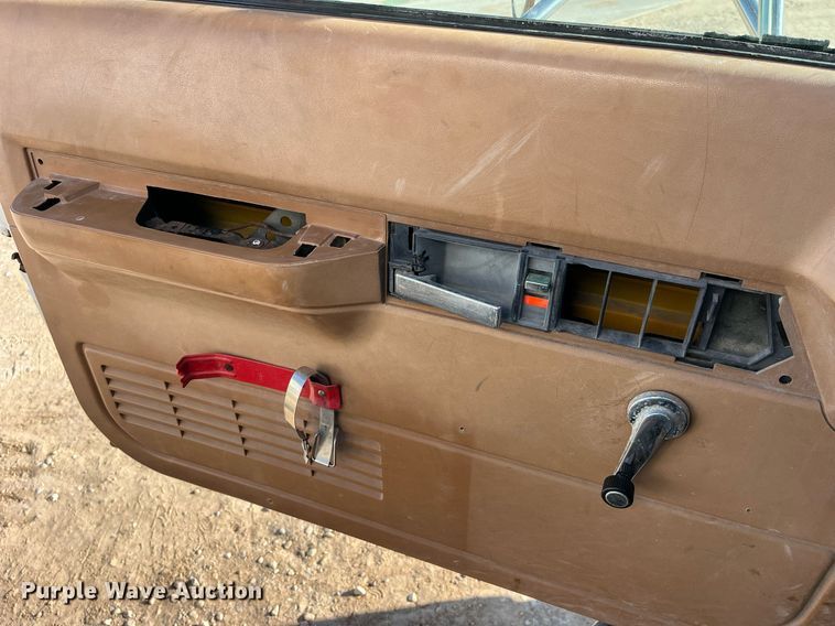 image for item LD9985 1991 GMC TopKick fertilizer delivery truck