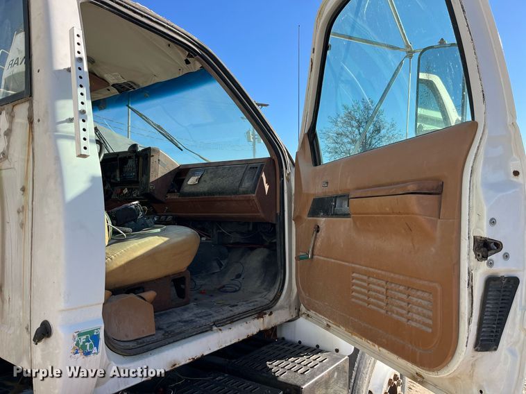 image for item LD9985 1991 GMC TopKick fertilizer delivery truck