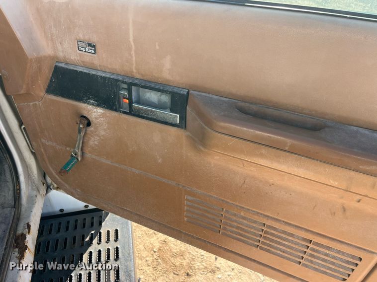 image for item LD9985 1991 GMC TopKick fertilizer delivery truck