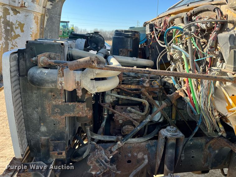 image for item LD9985 1991 GMC TopKick fertilizer delivery truck