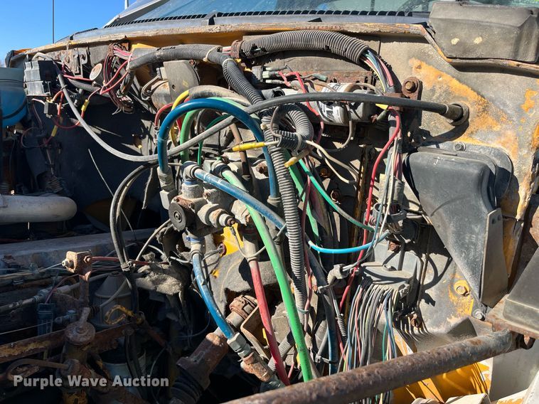 image for item LD9985 1991 GMC TopKick fertilizer delivery truck