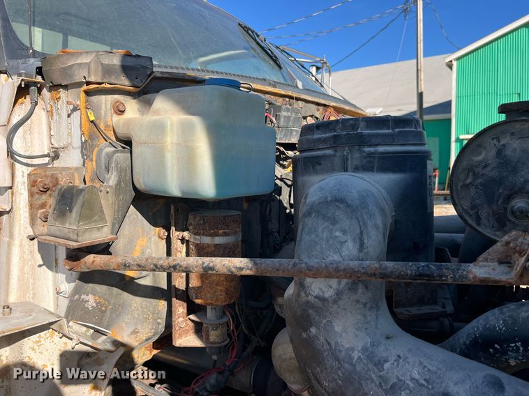 image for item LD9985 1991 GMC TopKick fertilizer delivery truck