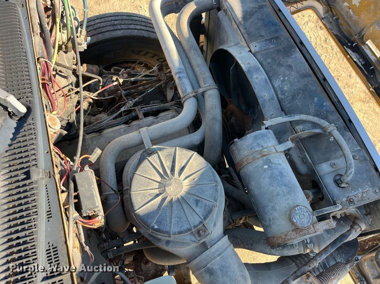 image for item LD9985 1991 GMC TopKick fertilizer delivery truck