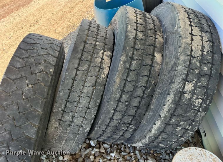 image for item LD9985 1991 GMC TopKick fertilizer delivery truck