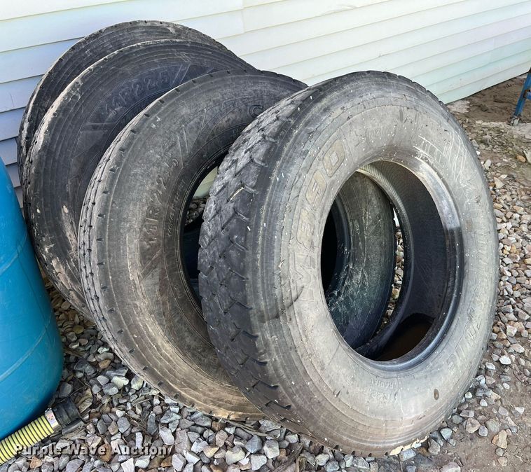 image for item LD9985 1991 GMC TopKick fertilizer delivery truck