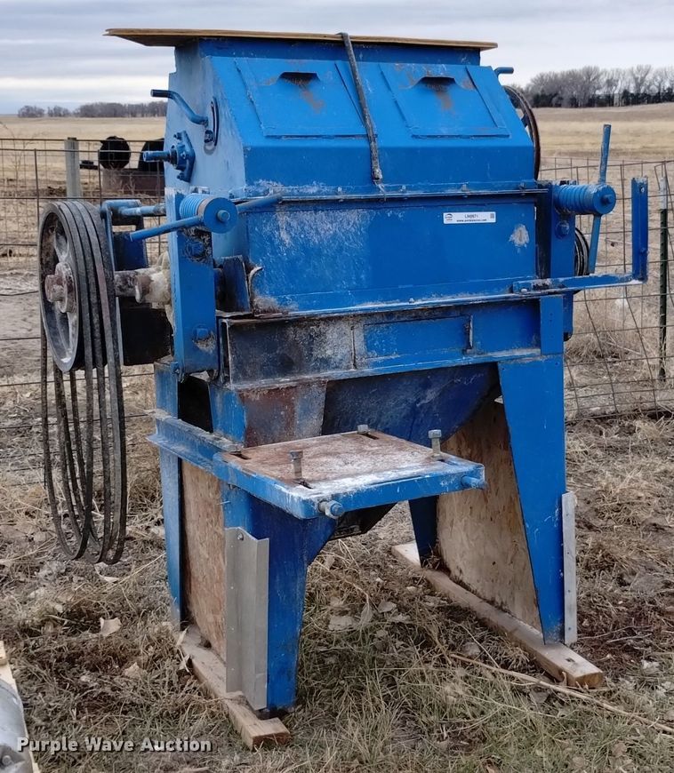 image for item LN9971 Corn roller mill