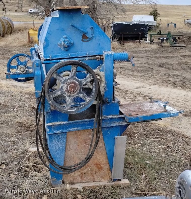 image for item LN9971 Corn roller mill