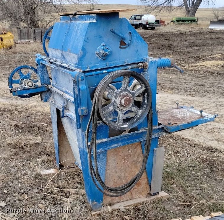 image for item LN9971 Corn roller mill