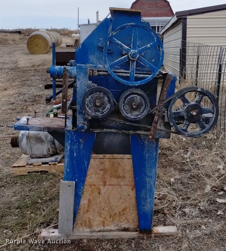 image for item LN9971 Corn roller mill