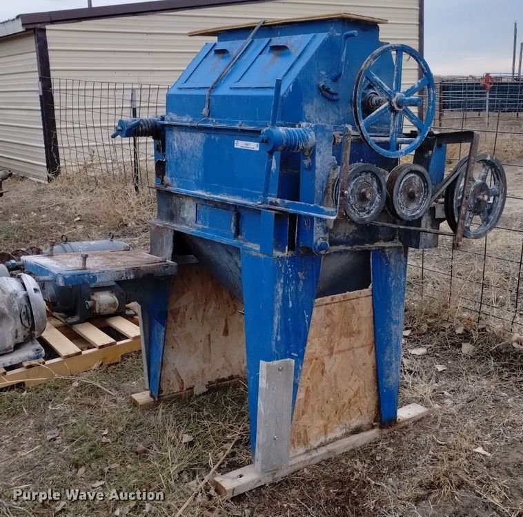 image for item LN9971 Corn roller mill