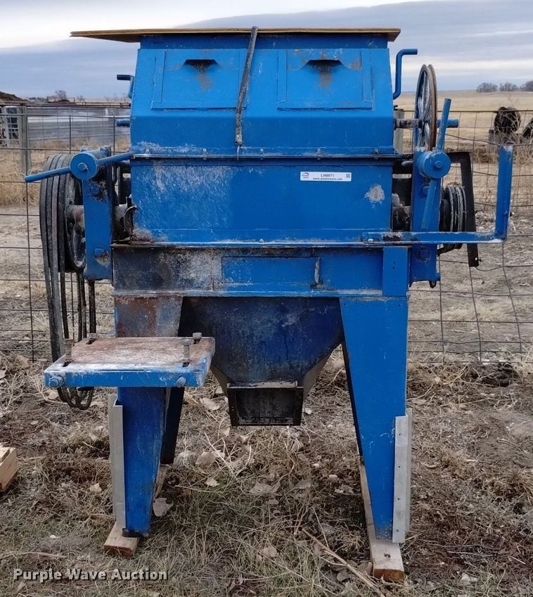 image for item LN9971 Corn roller mill