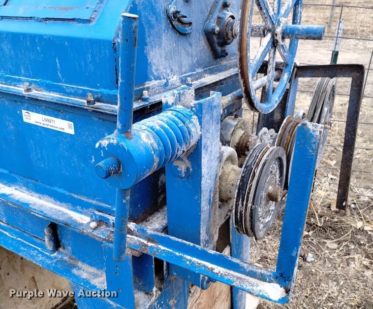 image for item LN9971 Corn roller mill
