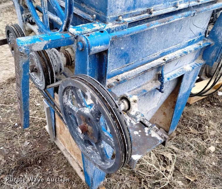 image for item LN9971 Corn roller mill