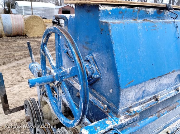image for item LN9971 Corn roller mill