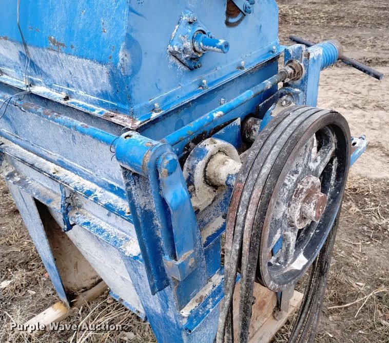 image for item LN9971 Corn roller mill