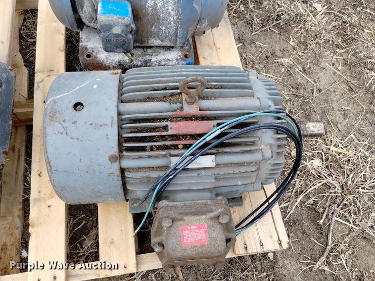 image for item LN9971 Corn roller mill