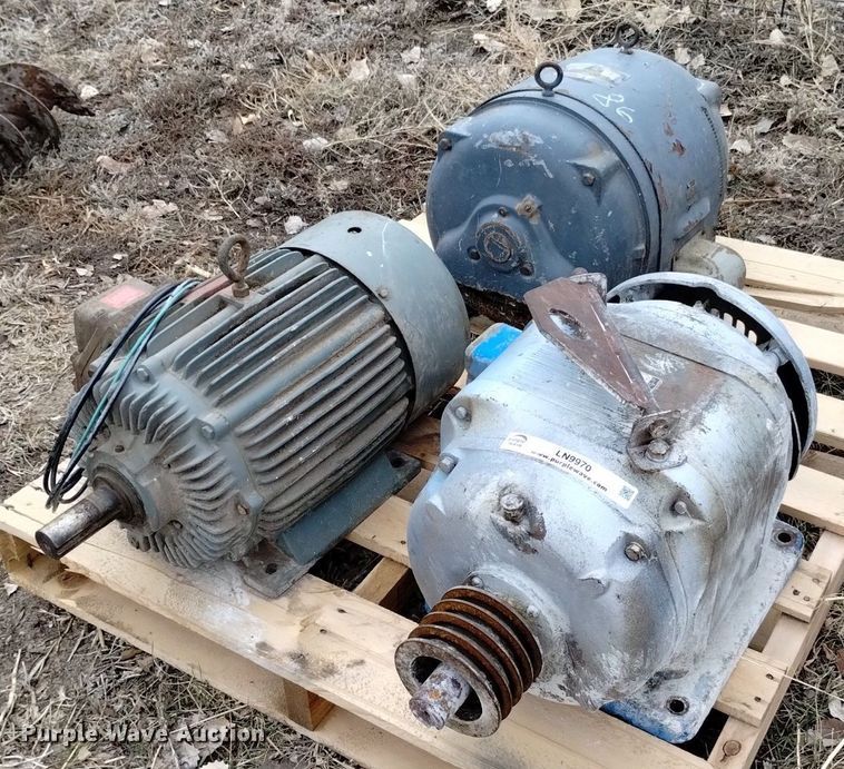 image for item LN9971 Corn roller mill